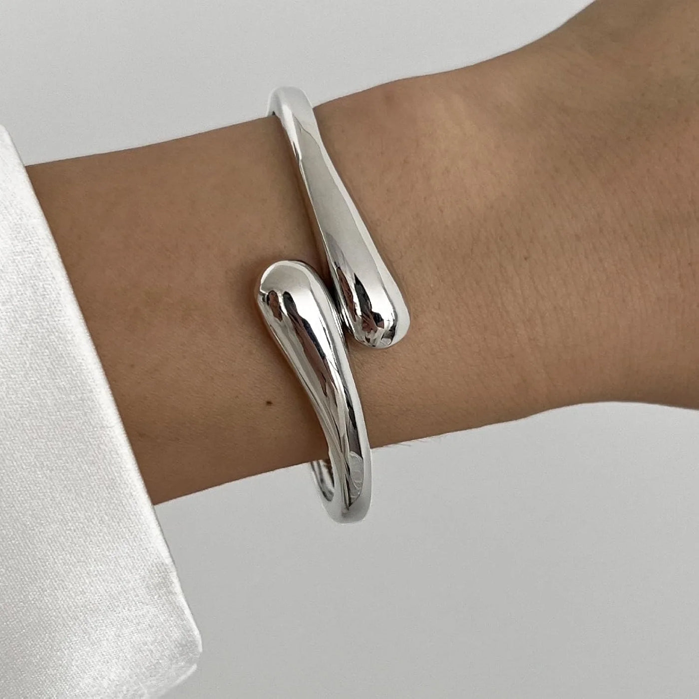 Asterly™ Fluid Wave Cuff
